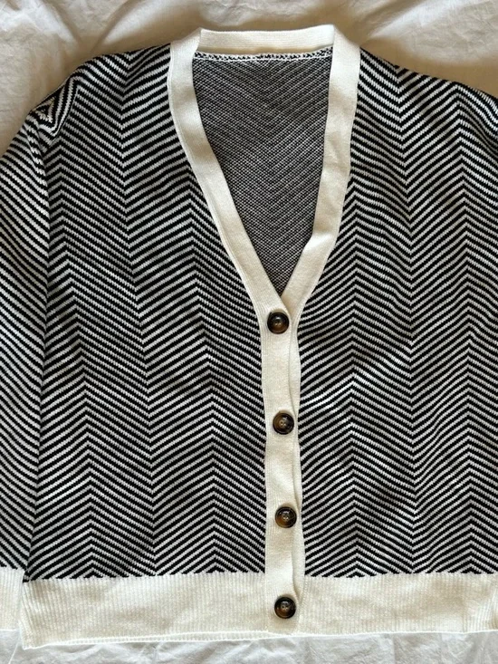 Black & White Chevron Button-Front Women’s Cardigan - Picture 2 of 4